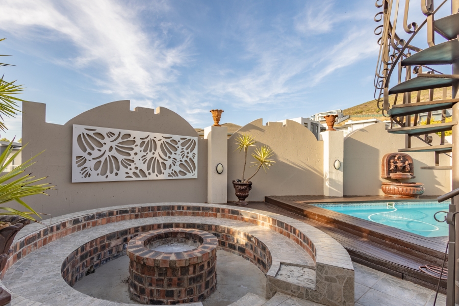 4 Bedroom Property for Sale in Baronetcy Estate Western Cape